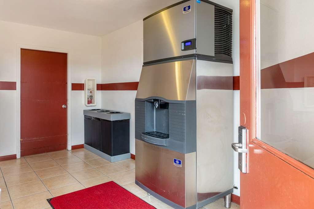 Econo Lodge Miles City I 94 - photo 41
