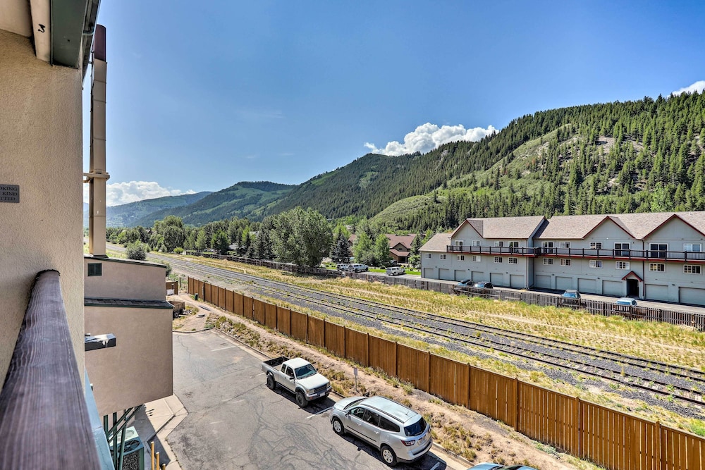 Lavish Escape 3 Mi from Beaver Creek Resort - photo 12