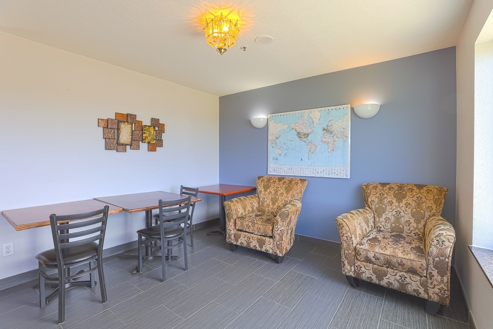 Siletz Bay Beachfront Hotel by OYO Lincoln City - photo 10