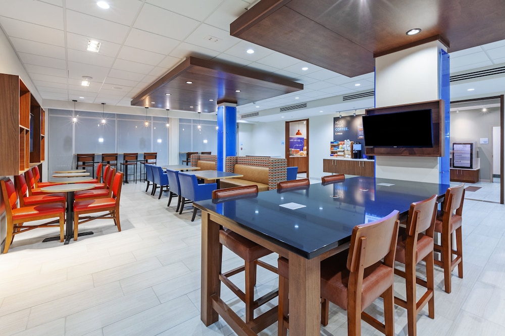 Holiday Inn Express & Suites Tulsa Northeast Owasso by IHG - photo 32