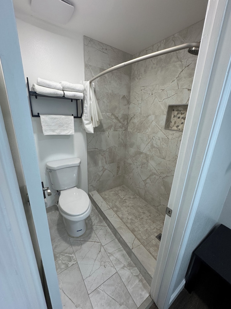 Deep Creek Motel - photo 12