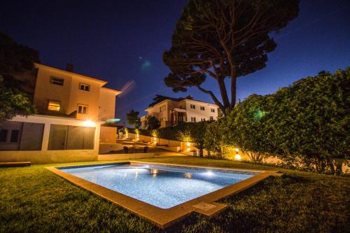 188 Apartments Estrelícia pool and balcony — 4-Star Luxury Hotel in Cascais, Portugal