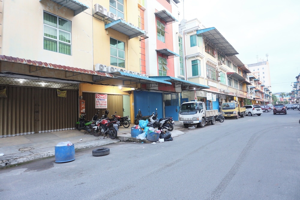 Oyo 92988 City Room — Batam
