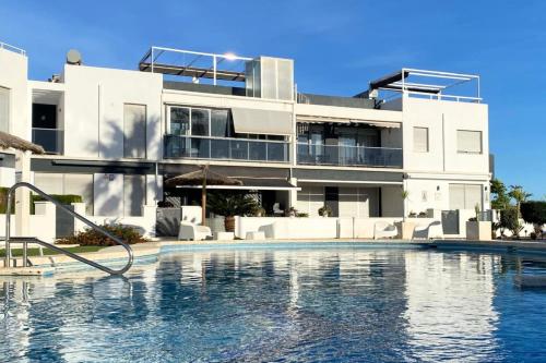 Modern flat with swimming pool terrace and solarium — 4-Star Luxury Hotel in Orihuela, Spain