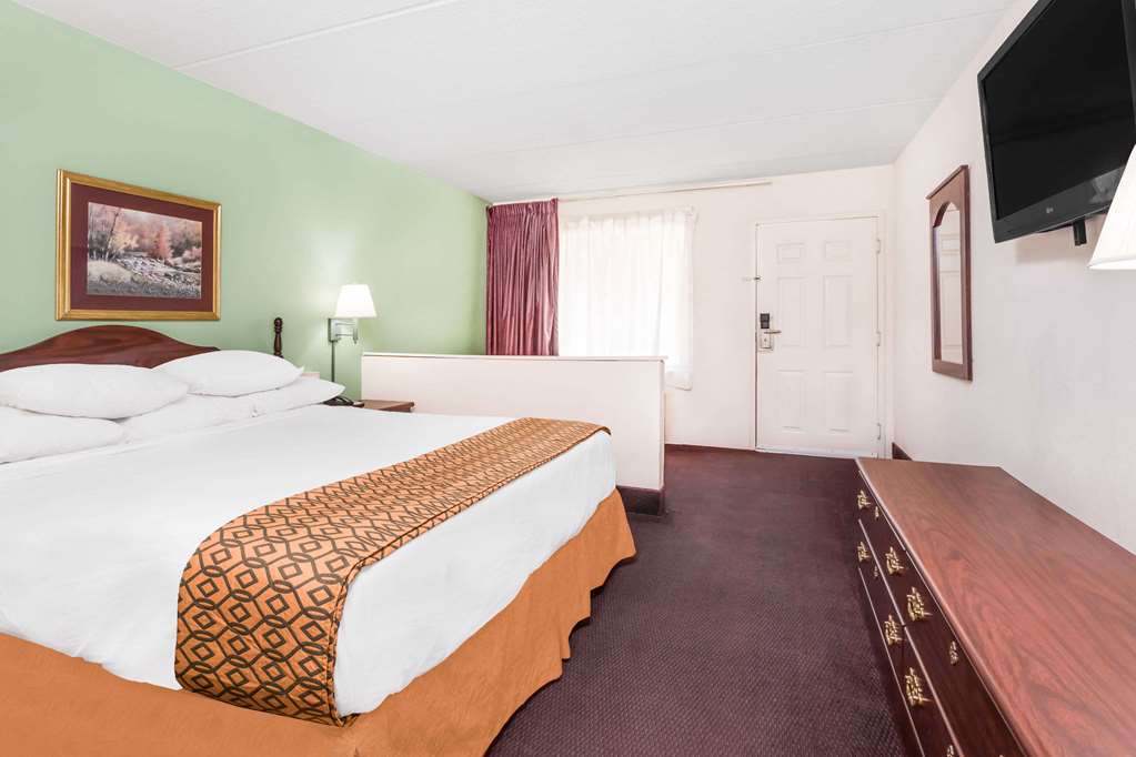 Days Inn by Wyndham Lavonia - photo 5