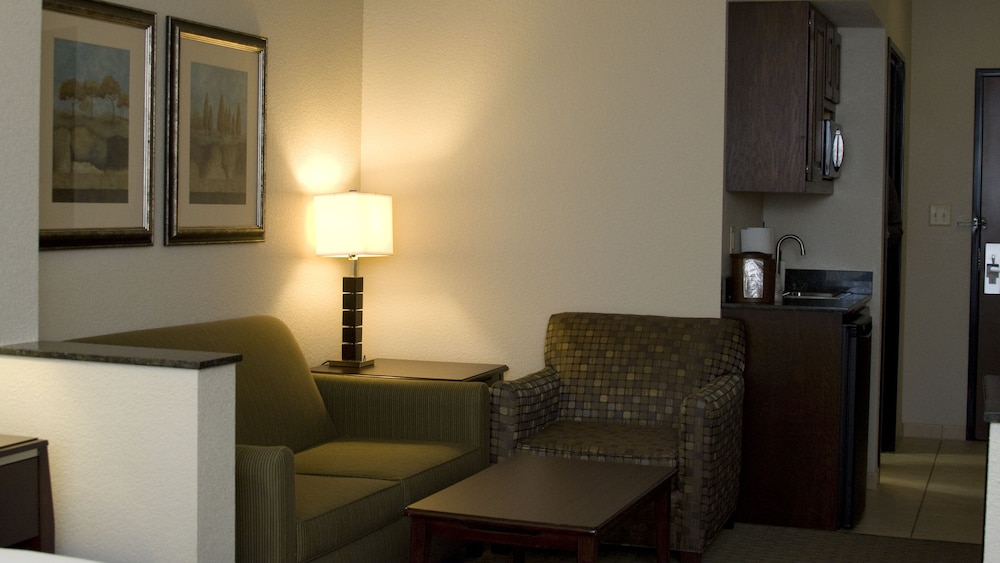 Holiday Inn Express Hotel & Suites Pittsburg by IHG - photo 8