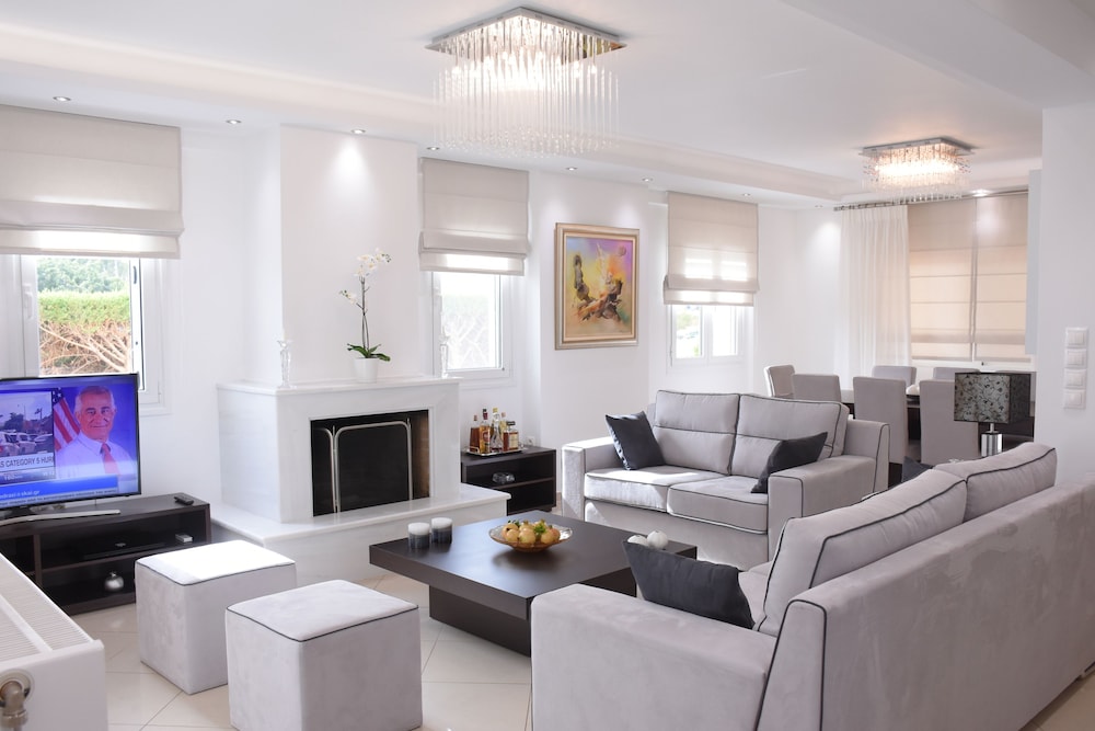 Keratea Luxury Villa Near Athens Airport — 4-Star Luxury Hotel in Keratea, Greece
