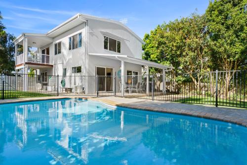 Peace within the palms Castaways Beach - carbon neutral hotel in Sunrise Beach