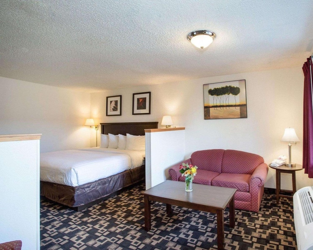 MorningGlory Inn & Suites - photo 16