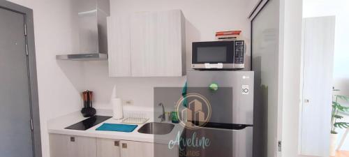 Aveline Suites Aesthetic Skydeck View ACQUA Private Residences near Rockwell Makati — 4-Star Luxury Hotel in Manila, Philippines