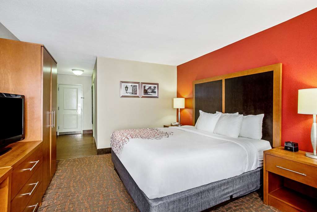 La Quinta Inn & Suites by Wyndham Williamsburg Historic Area - photo 25