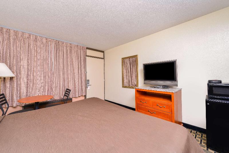 Americas Best Value Inn Airport South - photo 25