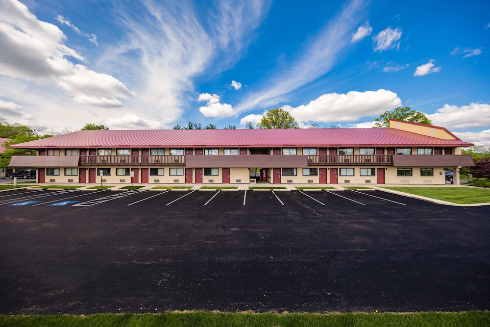 Red Roof Inn Cincinnati Northeast Blue Ash - photo 2