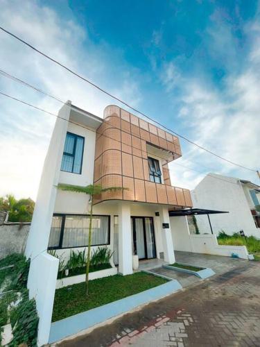 Villa Kamar Tamu Maleha — 4-Star Luxury Hotel in Yogyakarta, Indonesia
