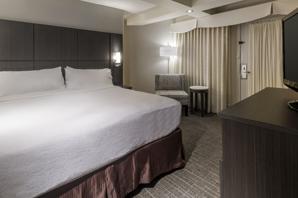 Holiday Inn & Suites Phoenix Airport North by IHG - photo 11