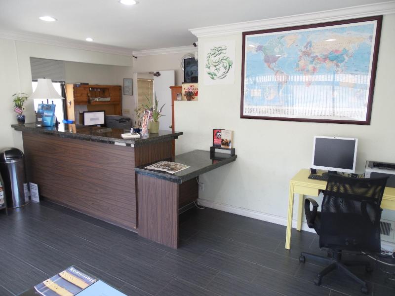 Hi Way Host Motel - photo 11