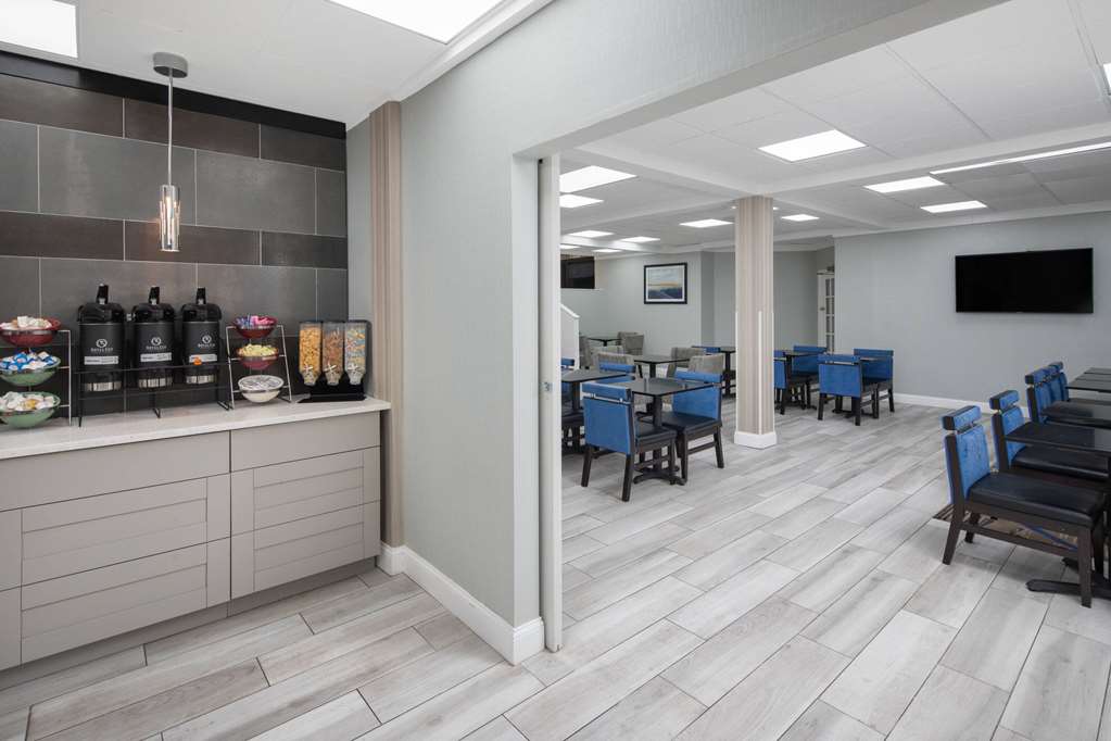 La Quinta Inn & Suites by Wyndham Atlanta Airport South - photo 26