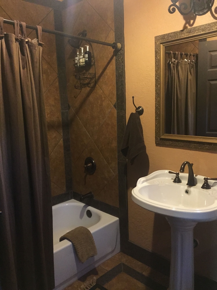 Weaverville Whitmore Inn - photo 29