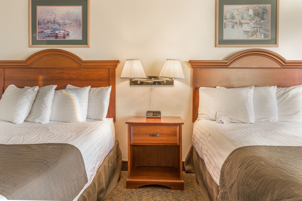 Ebb Tide Oceanfront Inn - photo 12
