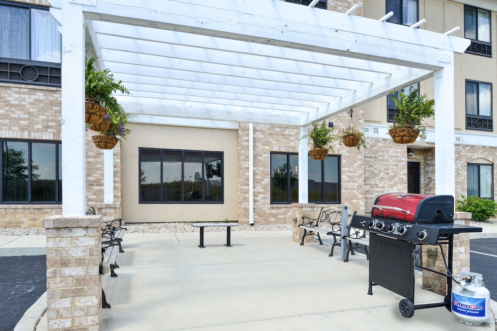 Holiday Inn Express & Suites Greenfield by IHG - photo 26