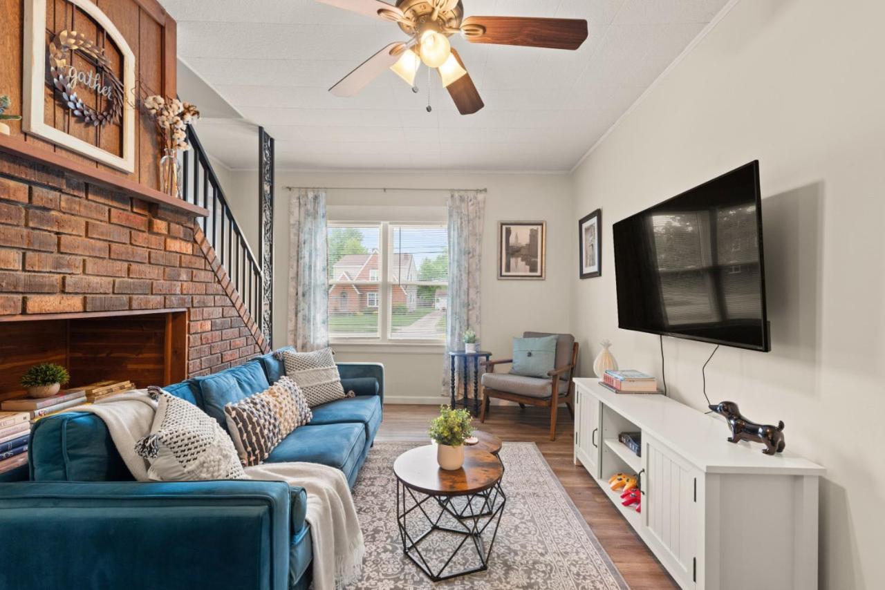 Double the Space for Large Groups Entire Duplex - last minute hotel in Cleveland