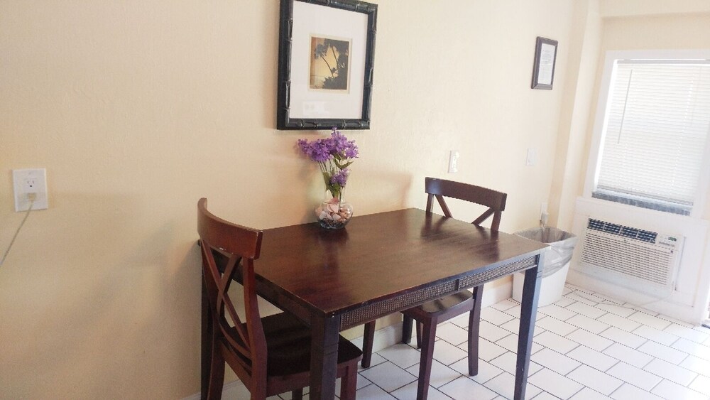 Flamingo Inn Bayside Suites - photo 28