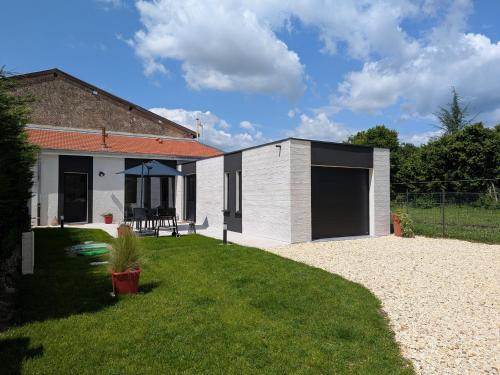 Gîte Moderne et Chaleureux pour 4 à Milly sur Bradon FR 1 585 177 - carbon neutral hotel in Unknown City