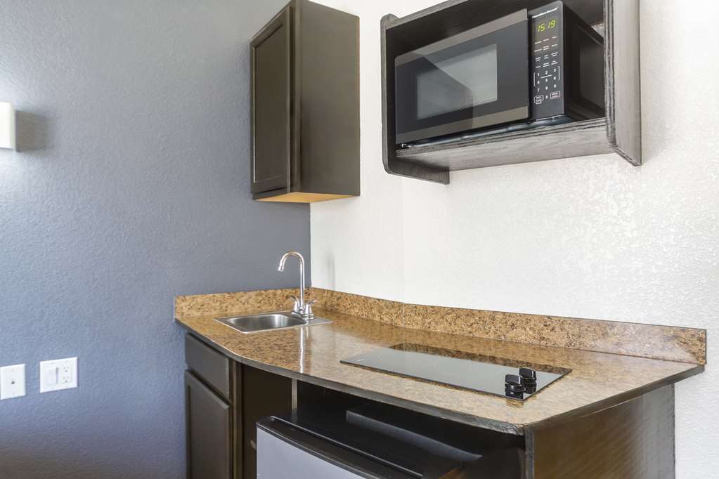 Motel 6 Laredo TX Airport - photo 3