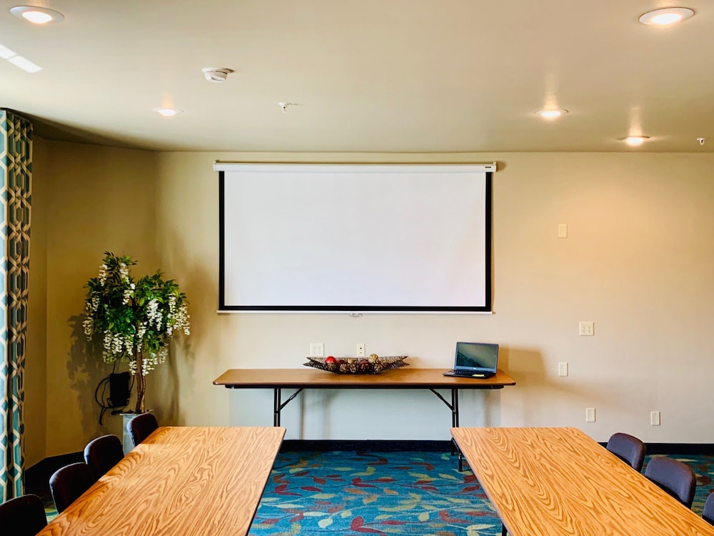 Candlewood Suites Hot Springs by IHG - photo 46