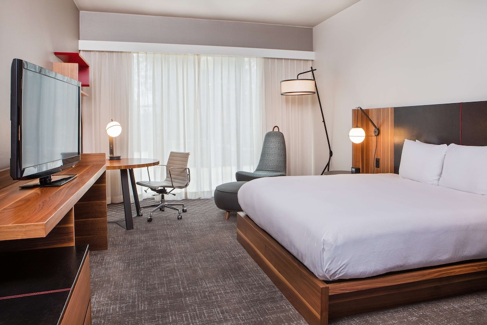 DoubleTree by Hilton Atlanta Windy Hill Ballpark - photo 25