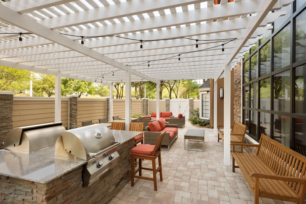 Homewood Suites by Hilton Jacksonville Deerwood Park in Jacksonville, United States