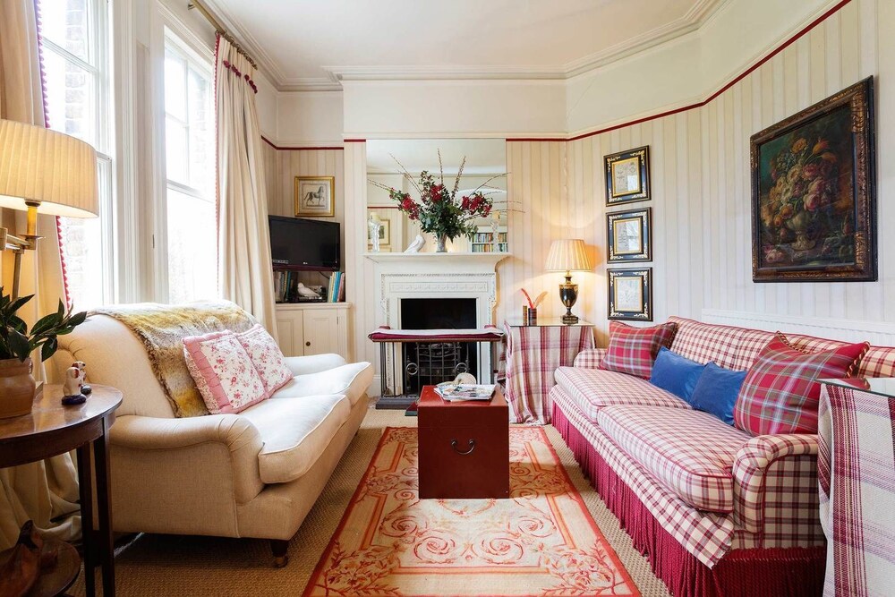 English Country House Charm — 4-Star Luxury Hotel in London, United Kingdom
