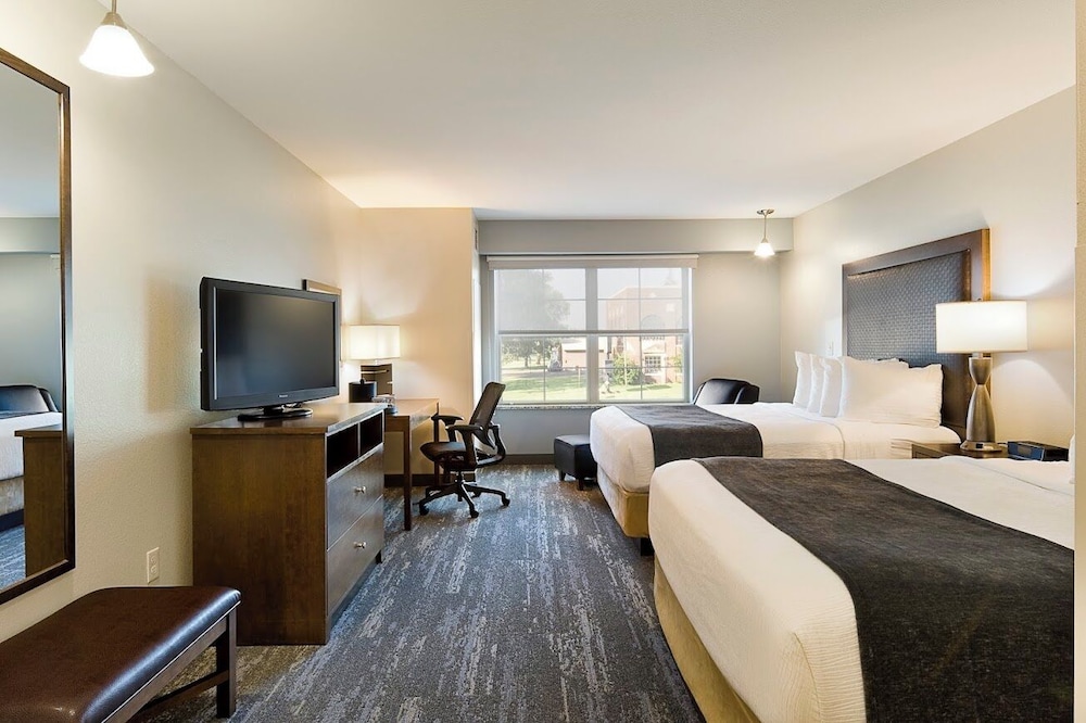 Clubhouse Hotel & Suites Pierre - photo 4