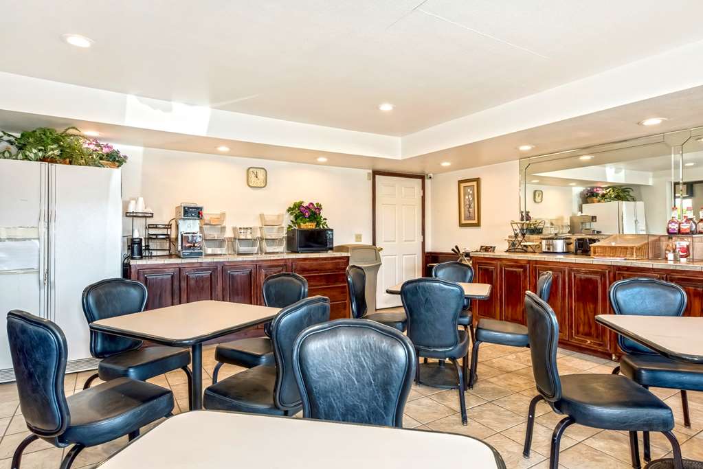 Americas Best Value Inn Paris - photo 25