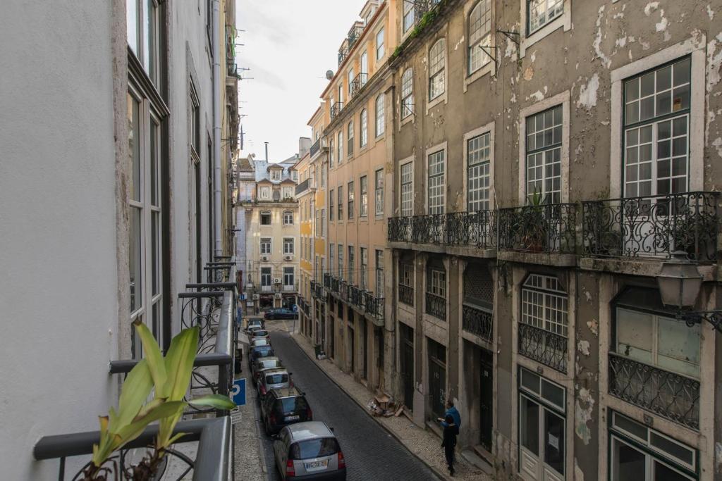 LovelyStay 3 Bedroom Downtown Wonderwall — 4-Star Luxury Hotel in Lisbon, Portugal