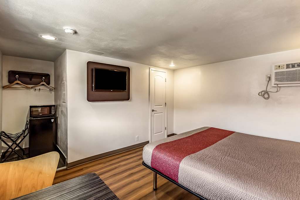 Motel 6 Elizabeth NJ Newark Liberty Intl Airport - photo 6