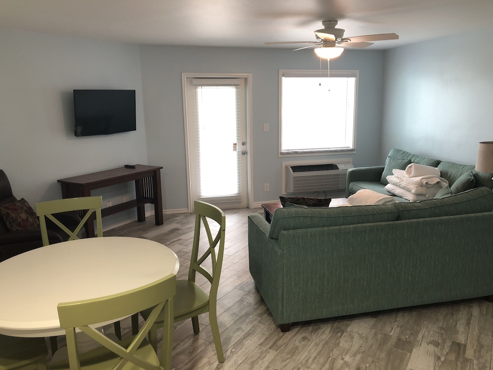 Beachgate CondoSuites & Motel - photo 78