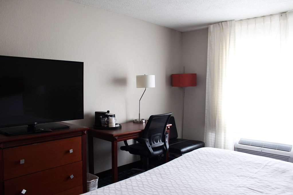 Wingate by Wyndham Dayton North - photo 2