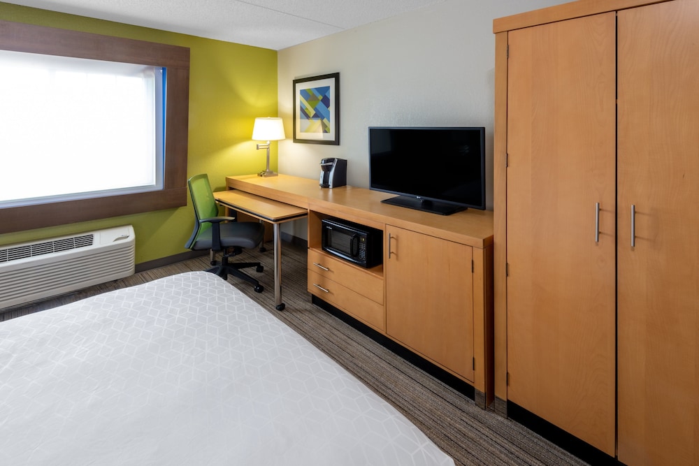 Holiday Inn Express & Suites Wheat Ridge Denver West - photo 20