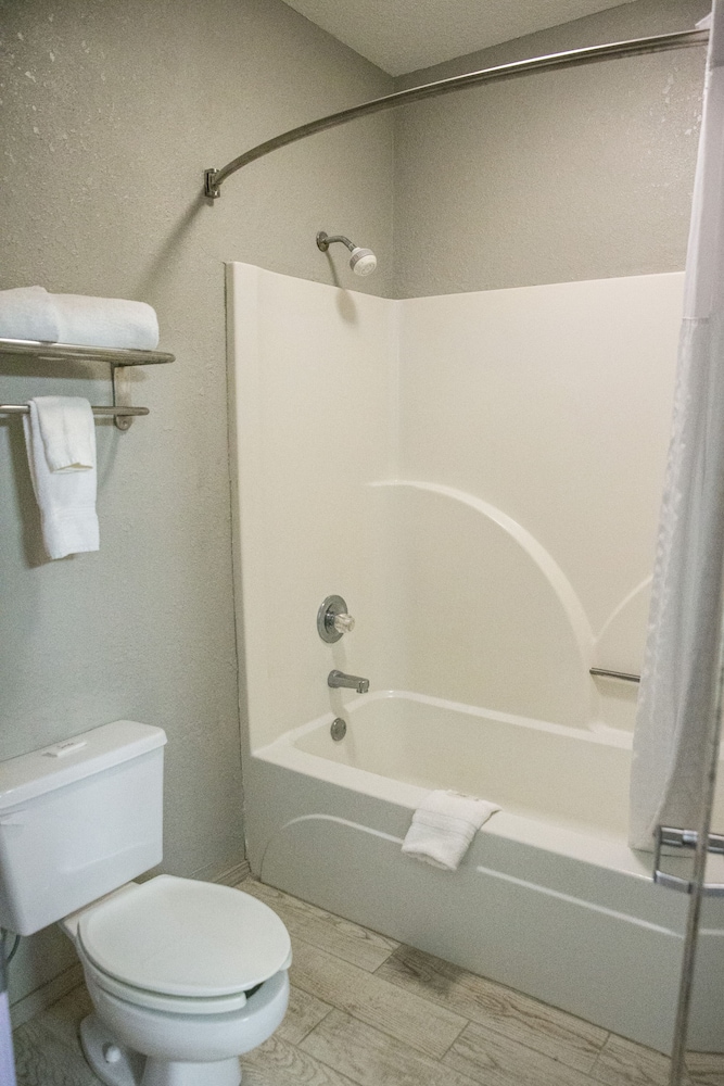 Mockingbird Inn & Suites - photo 22
