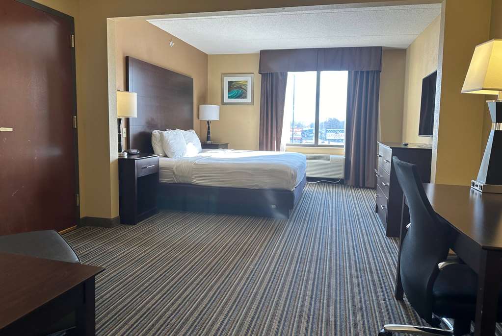 Best Western Plus Harrisburg East Inn & Suites - photo 4