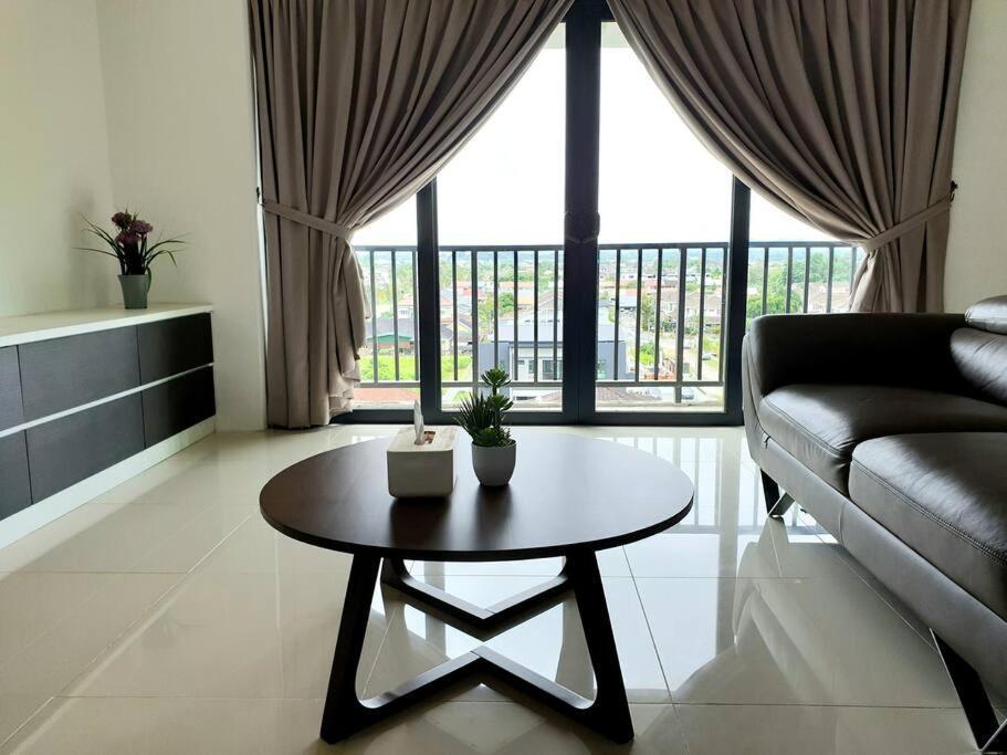 Jk CozyStay 10Pax 300Mbps 3BedR 2BathR 2ShadedCarpark — 4-Star Luxury Hotel in Kuching, Malaysia