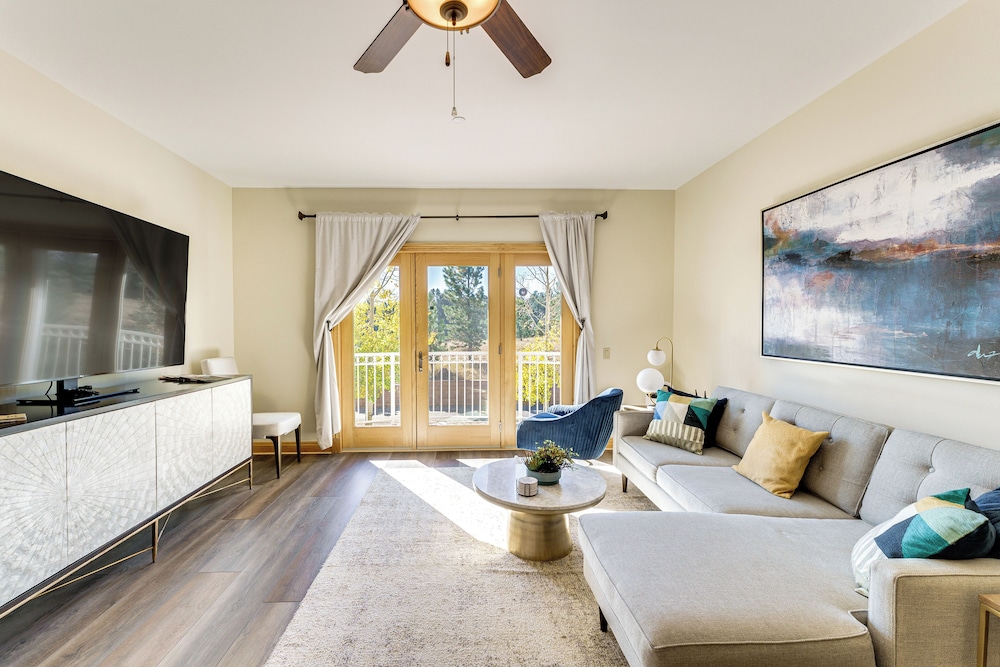 Condo with Mtn Views Less Than 2 Mi to Angel Fire Resort in Angel Fire, United States