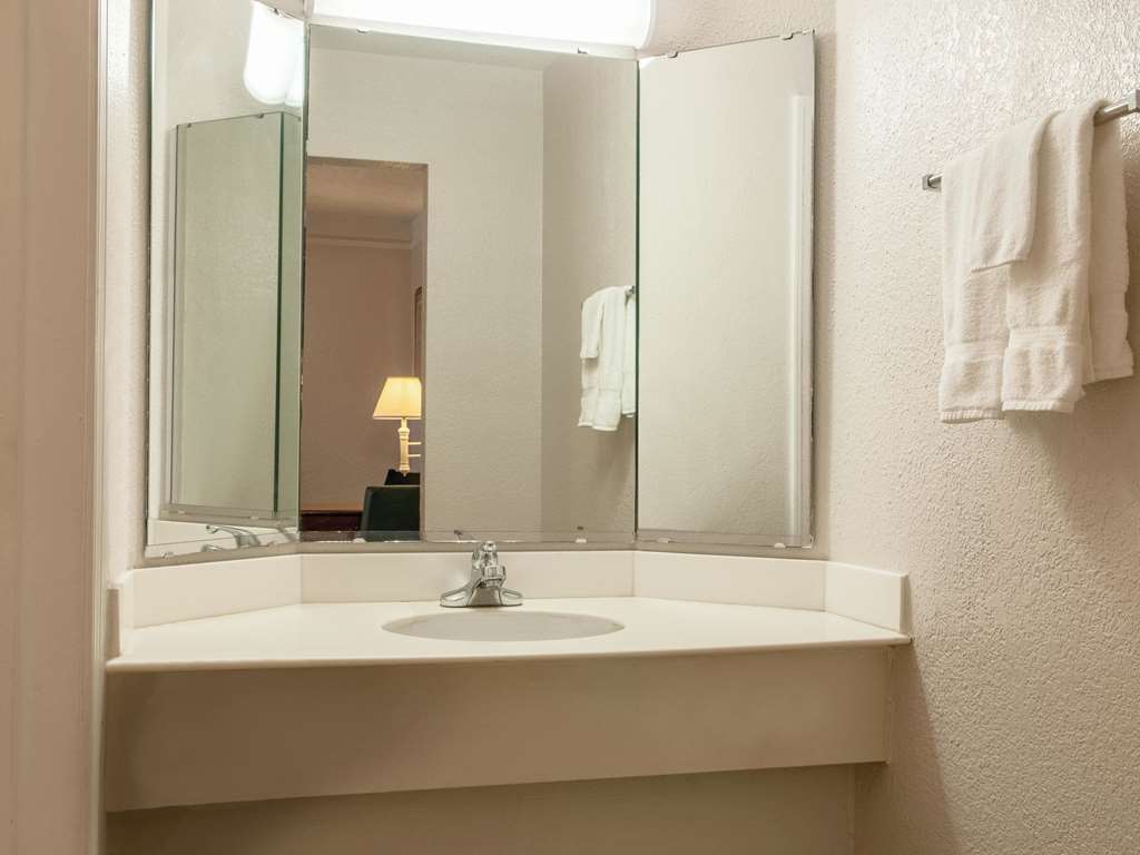 La Quinta Inn by Wyndham New Orleans Veterans Metairie - photo 21