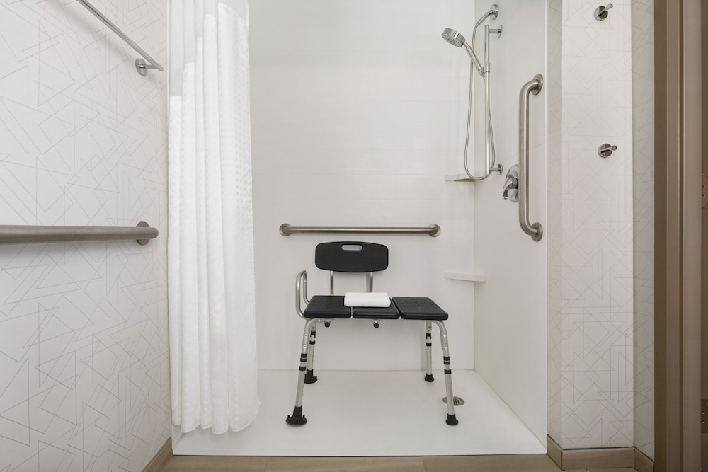 Holiday Inn Express & Suites Greenville Downtown by IHG - photo 20