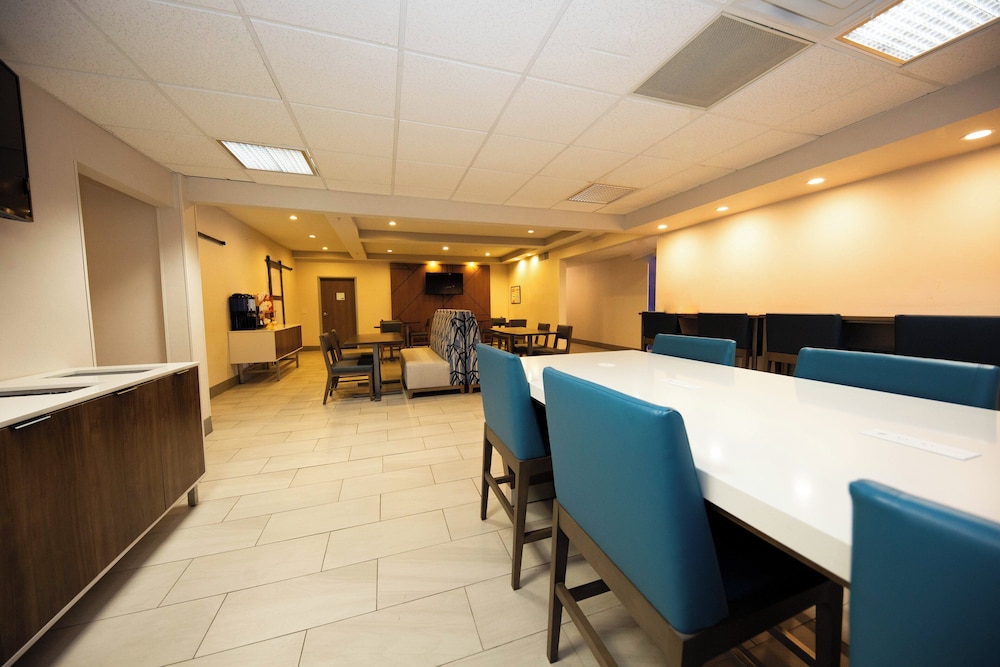 Holiday Inn Express Hotel & Suites Canyon by IHG - photo 68