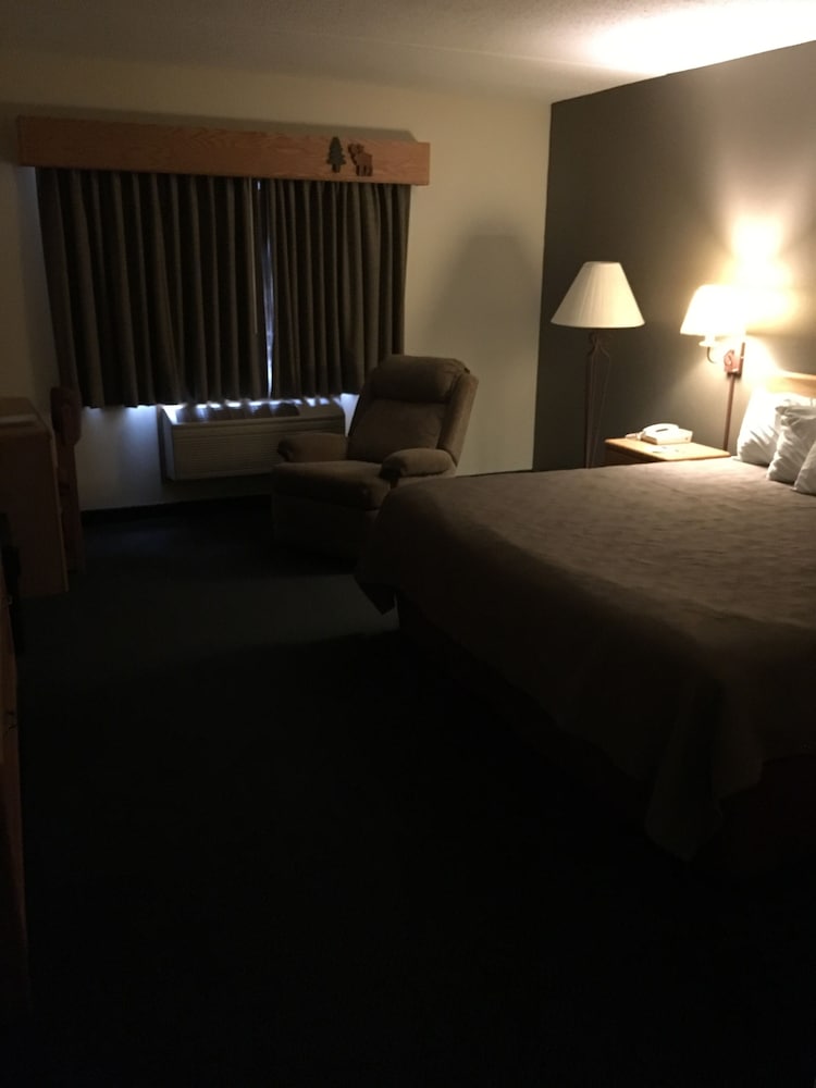 Moose Lake Lodge & Suites - photo 5