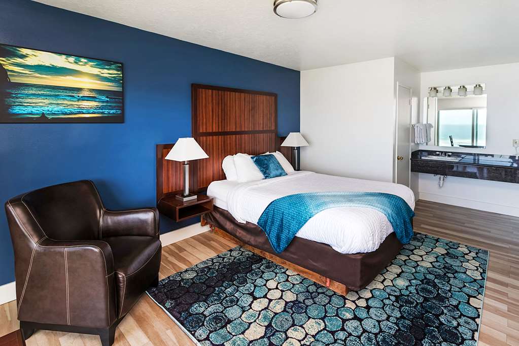Clarion Inn Surfrider Resort - photo 21