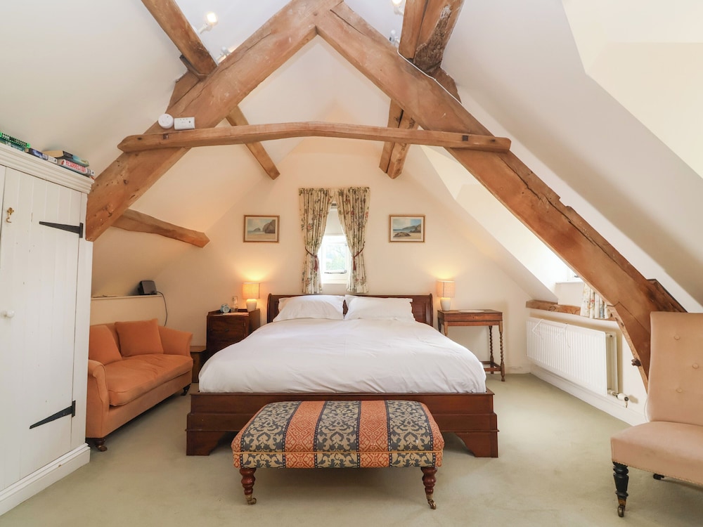 Highgrove Barn — Stroud — photo 5