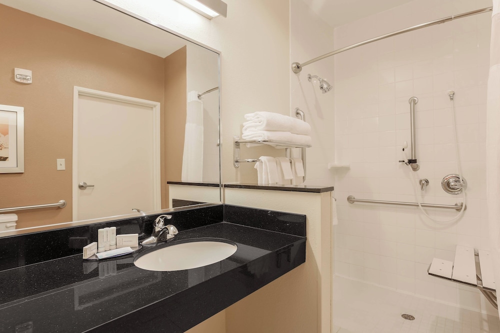 Fairfield Inn & Suites Victoria - photo 10